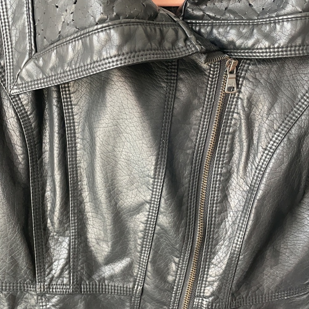 Leather jacket - Picture 2 of 5